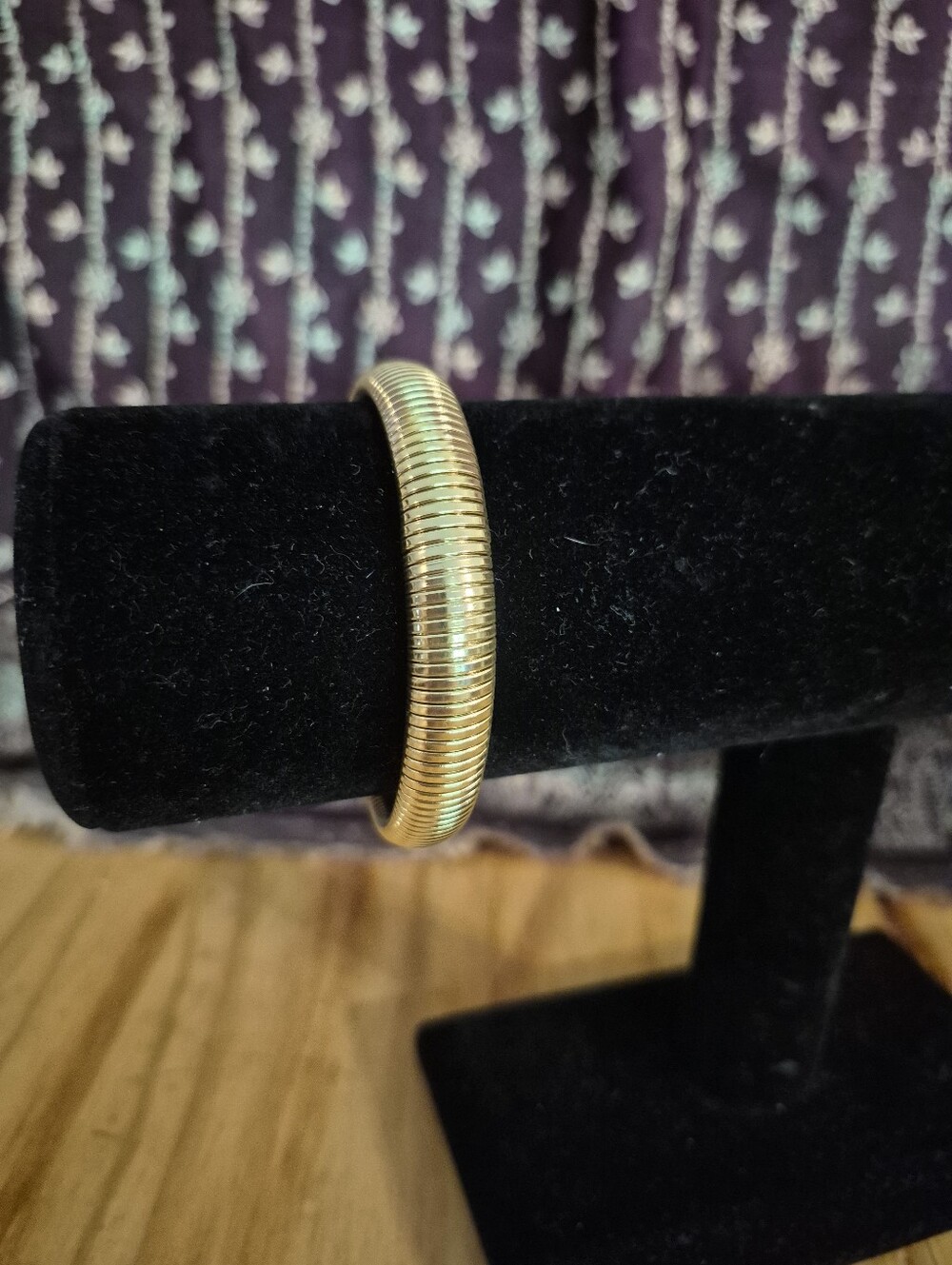 Classic Gold-Tone Ribbed Bangle Bracelet